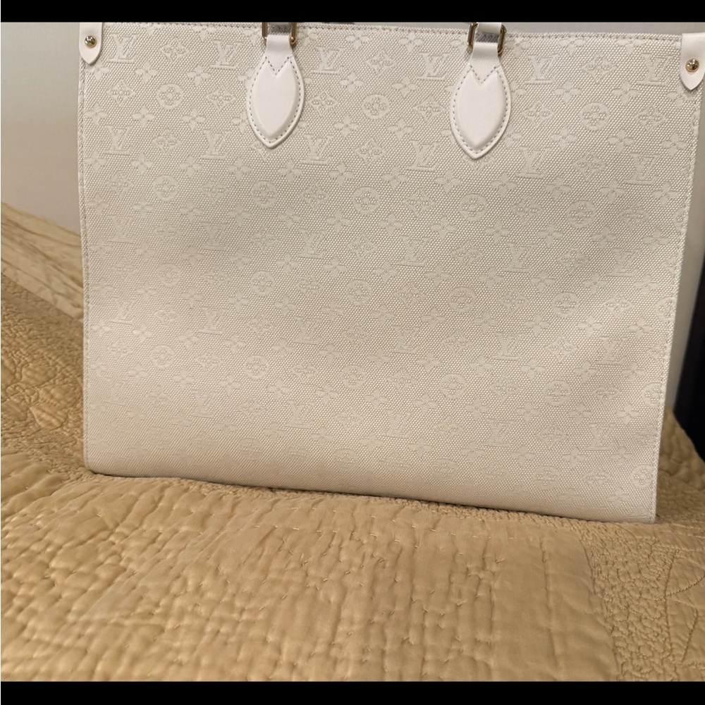 Beverly Hills OnTheGo GM Tote Bag by Louis Vuitton - Picture 2 of 11